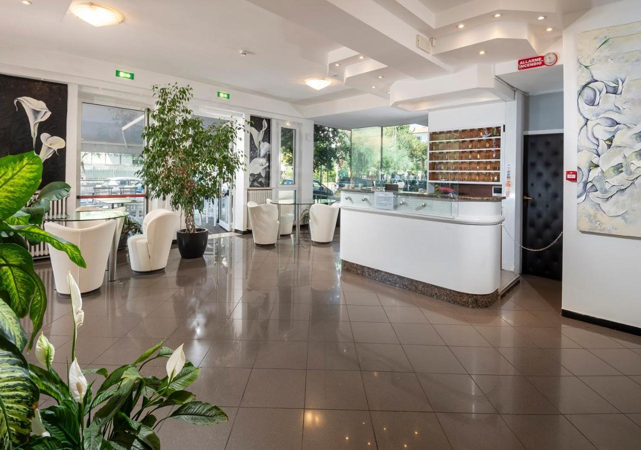 Hotel Mediterraneo Pesaro Esterno foto