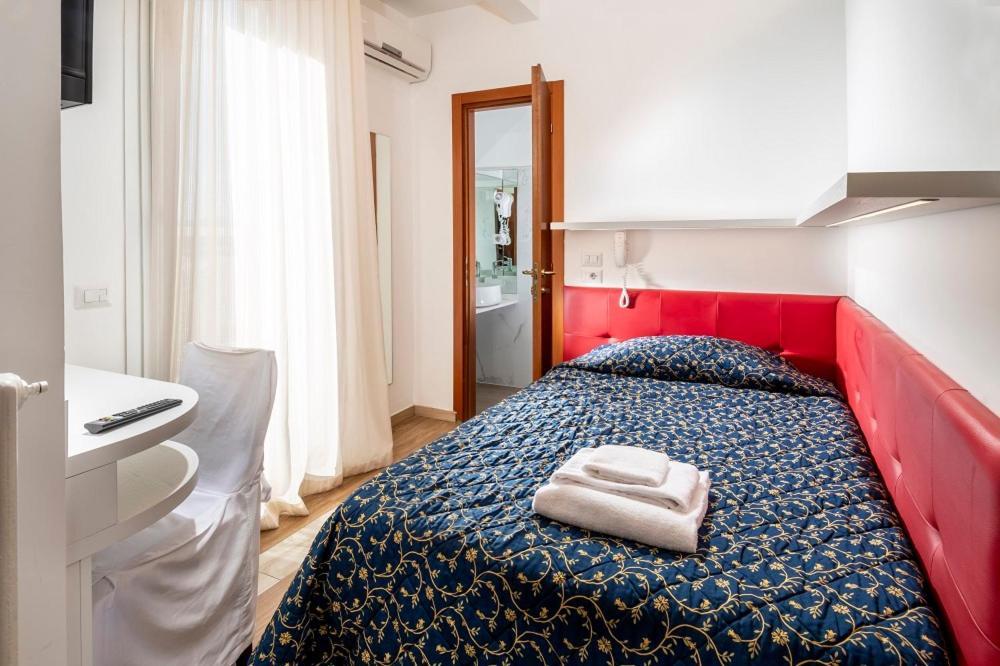 Hotel Mediterraneo Pesaro Esterno foto