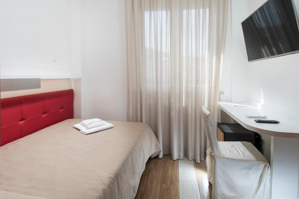 Hotel Mediterraneo Pesaro Esterno foto