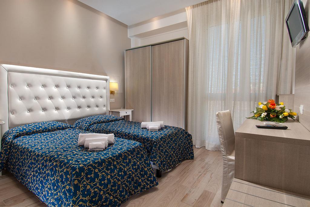 Hotel Mediterraneo Pesaro Esterno foto