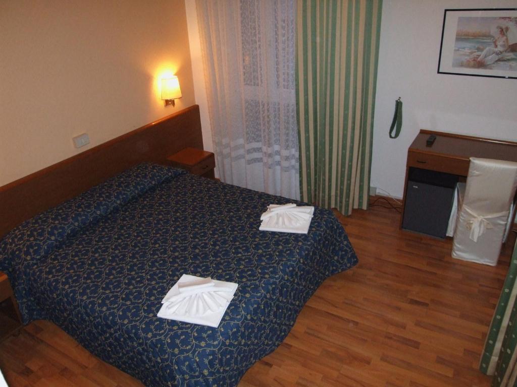 Hotel Mediterraneo Pesaro Esterno foto
