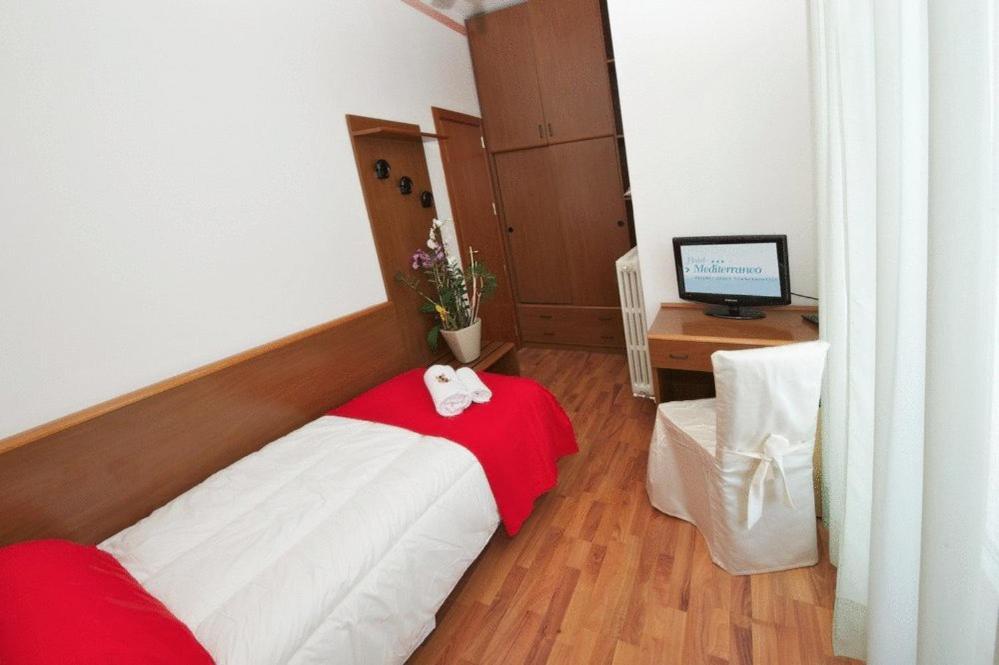 Hotel Mediterraneo Pesaro Camera foto