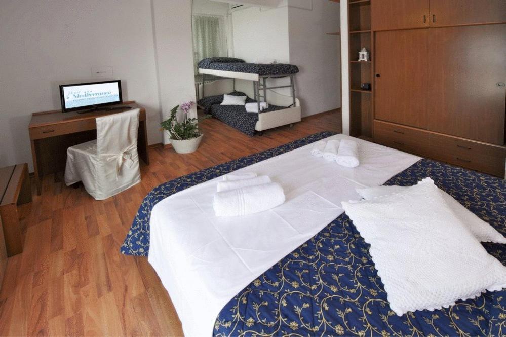 Hotel Mediterraneo Pesaro Camera foto
